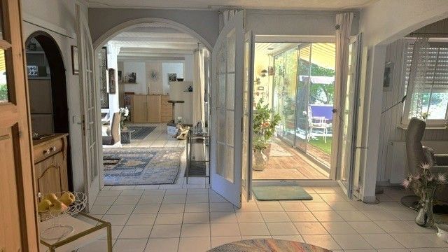 Großzügiger Bungalow mit Wintergarten und traumhaften Grundstück.